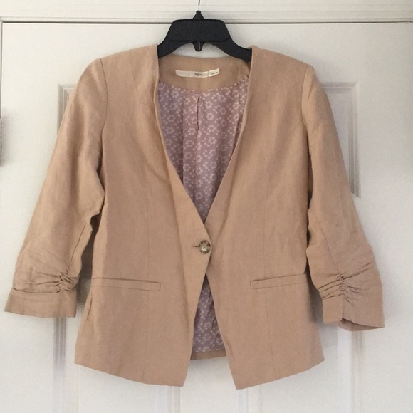 Anthropologie Jackets & Blazers - Taupe/Tan Gibson Linen blazer size small